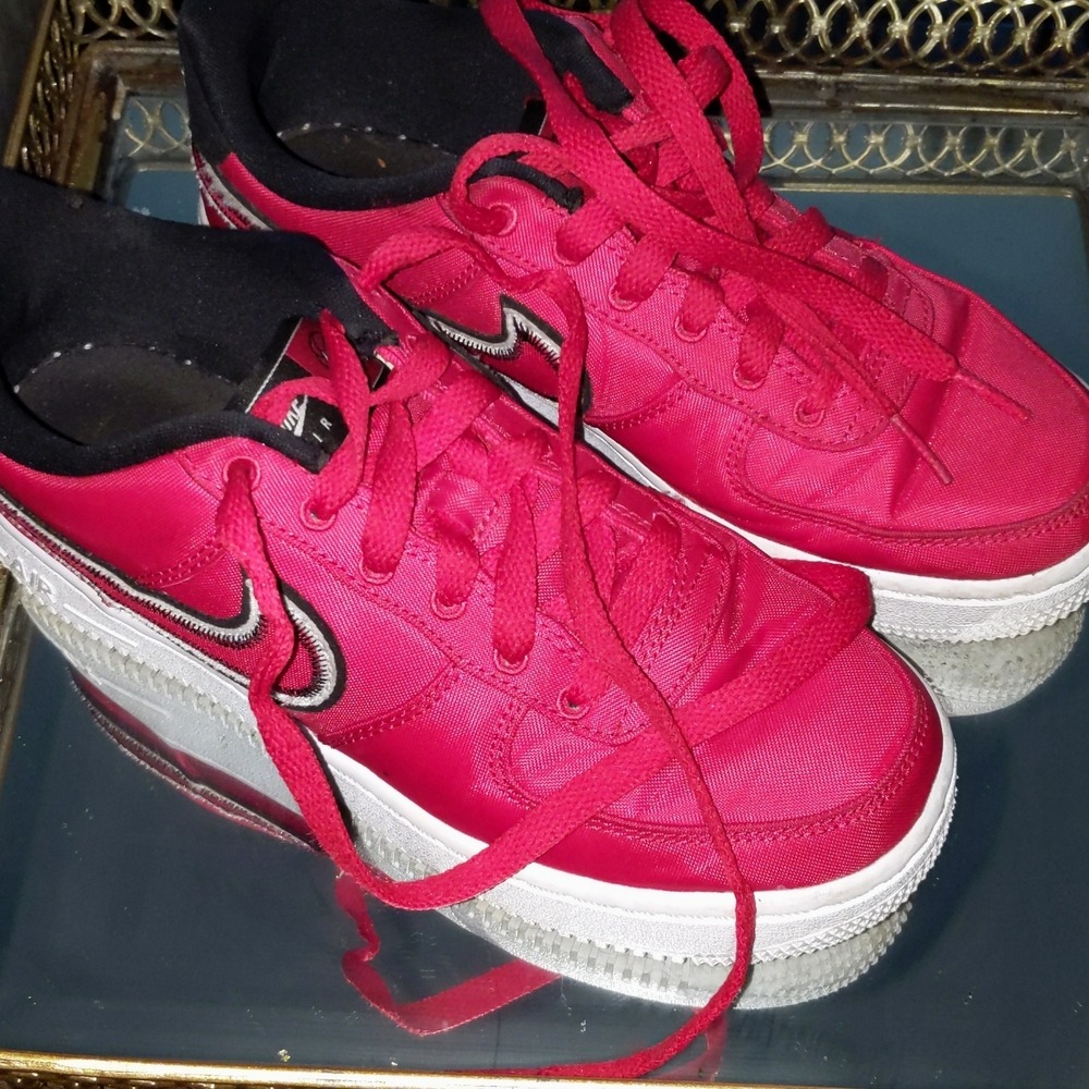 Red black white Swoosh airforce one size 4y